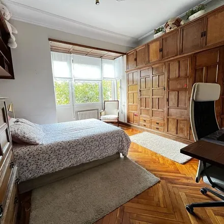 Rent this 5 bed apartment on Plaza del Ensanche / Zabalgune plaza in 5, 48009 Bilbao