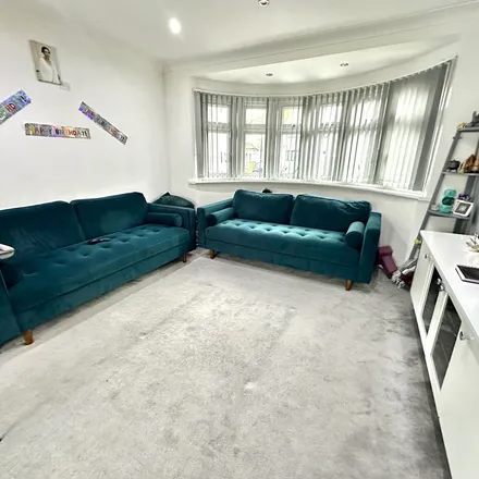 Rent this 3 bed apartment on Raleigh Road in London, TW13 4LP