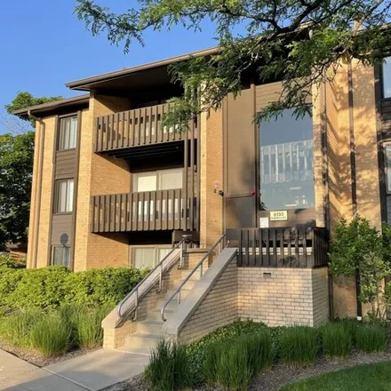 Buy this 1 bed condo on 6149 Knoll Wood Road in Willowbrook, DuPage County