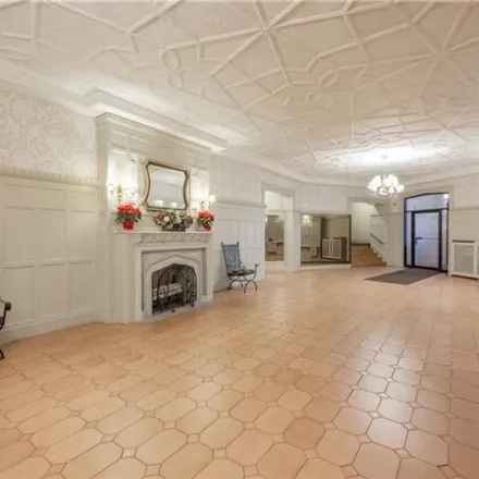 Image 2 - 35 Dash Place, New York, NY 10463, USA - Apartment for sale