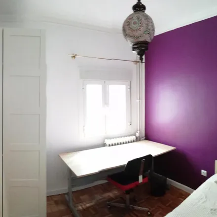Rent this 6 bed room on Calle del General Ricardos in 186, 28025 Madrid