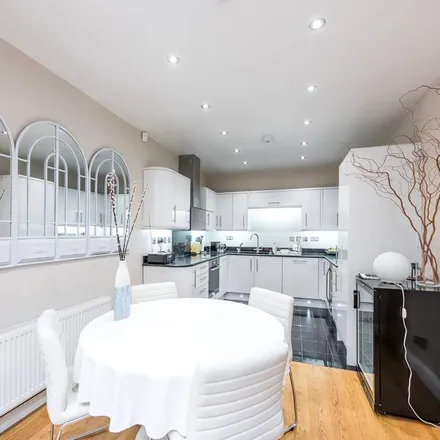 Rent this 3 bed house on Cumberland Street in London, SW1V 4RN