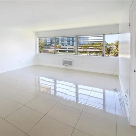Image 7 - Kings Point Imperial, 159th Street, Sunny Isles Beach, FL 33160, USA - Condo for rent