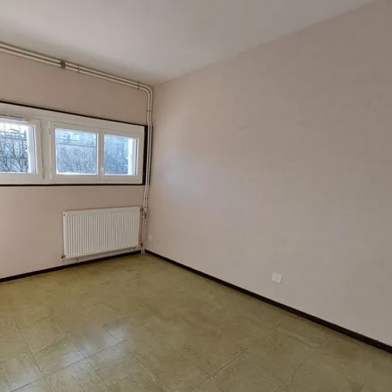 Rent this 3 bed apartment on 97 Rue de la Coutelière in 86000 Poitiers, France