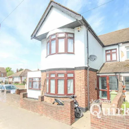 Buy this 5 bed duplex on Prince Avenue in Southend-on-Sea, SS0 0JT