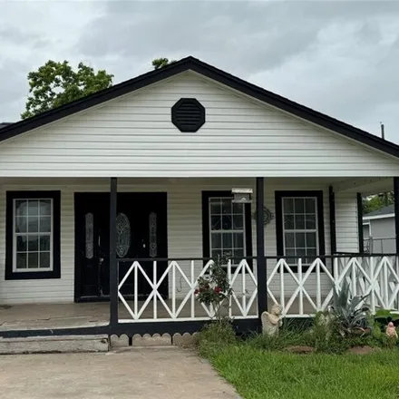 Image 3 - 766 West 6th Street, Freeport, TX 77541, USA - House for sale