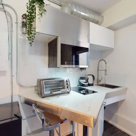 Rent this 1 bed apartment on 253 York Street in Ottawa, ON K1N 5T9