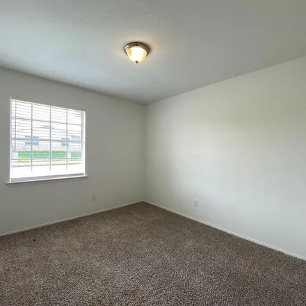 Rent this 3 bed apartment on 6510 Cinnamon Oaks Drive in Dallas, TX 75241