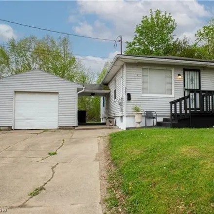 Buy this 3 bed house on 935 Tod Avenue Southwest in Warren, OH 44485