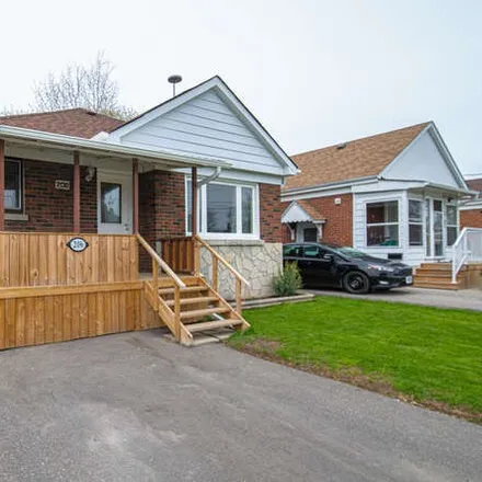 Image 2 - 230 Wilson Road South, Oshawa, ON L1H 2E7, Canada - House for sale