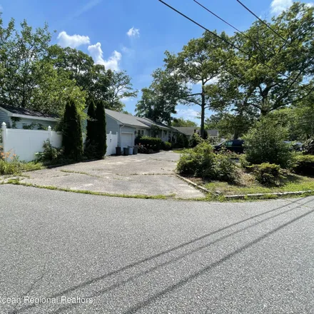 Image 3 - 1 Bob White Court, Forked River, Lacey Township, NJ 08731, USA - House for sale