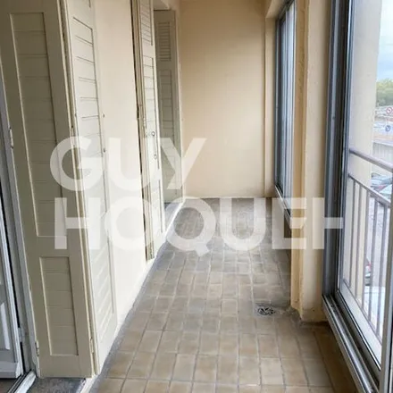 Rent this 3 bed apartment on 20 Quai du Rhône in 13150 Tarascon, France