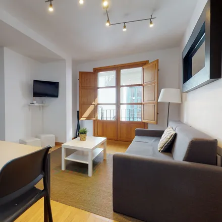 Rent this 2 bed apartment on Bikes for you in Carrer de les Mantes, 46001 Valencia