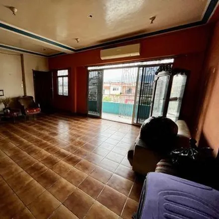 Buy this 8 bed house on #29 Bus: 44A-44B-65B-67C-118 in Venezuela, 090301