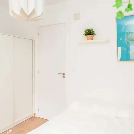 Rent this 4 bed apartment on Calle de Hilarión Eslava in 8, 50010 Zaragoza
