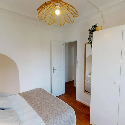 Rent this 4 bed room on 5 Avenue de la Chapelle in 75017 Paris, France