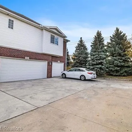 Image 5 - 14586 Moravian Manor Circle, Sterling Heights, MI 48312, USA - Condo for sale