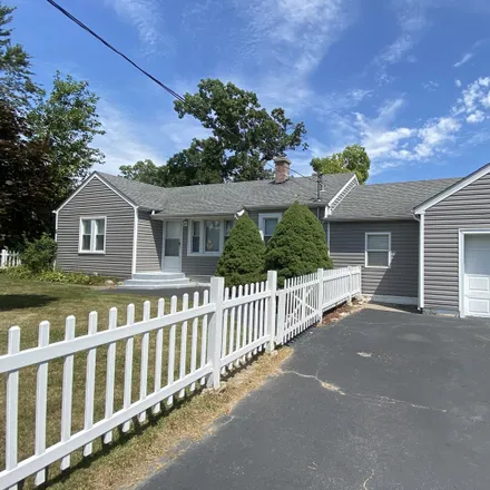 Rent this 2 bed house on 33197 North Ridge Road in Wildwood, Lake County