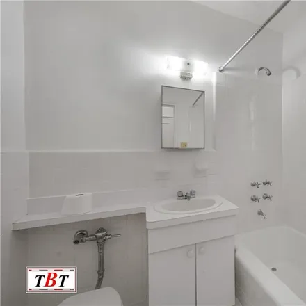 Image 3 - 915 East 17th Street, New York, NY 11230, USA - Condo for sale