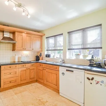 Image 3 - 31 Holford Moss, Runcorn, WA7 1GB, United Kingdom - House for sale