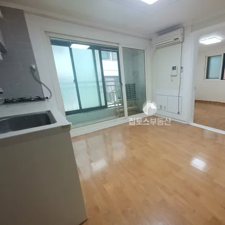 Rent this 2 bed apartment on 서울특별시 강남구 역삼동 691-24