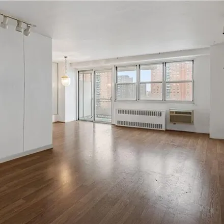 Image 3 - The Brittany, 875 Morrison Avenue, New York, NY 10473, USA - Apartment for sale