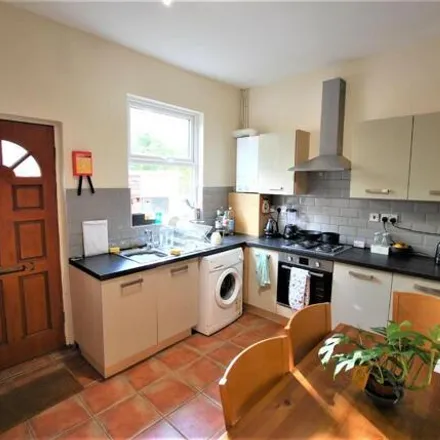 Image 2 - Eastwood Road, Sheffield, S11 8QD, United Kingdom - Townhouse for rent