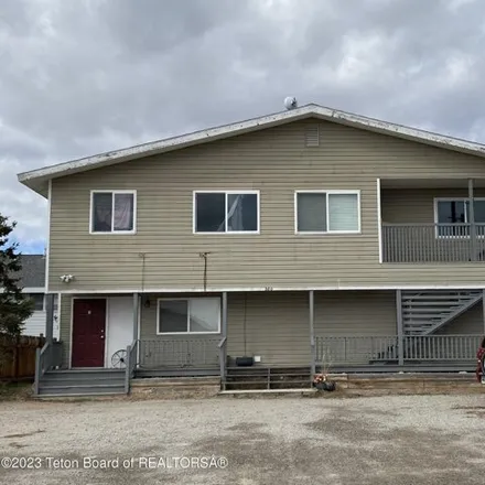 Buy this studio house on 280 Cole Avenue in Pinedale, WY 82941