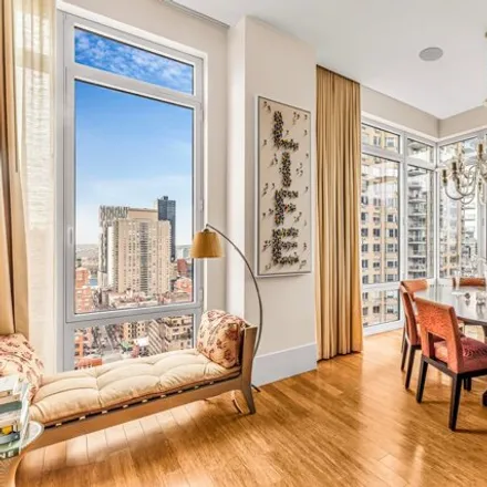 Image 3 - 253 East 74th Street, New York, NY 10021, USA - Condo for sale