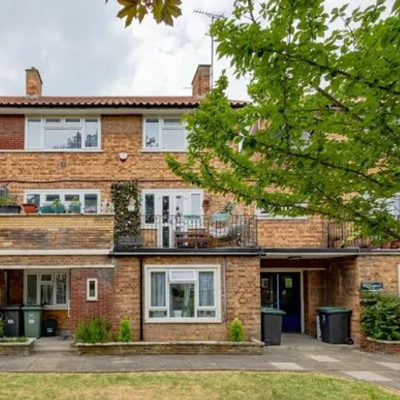 Buy this 1 bed apartment on Priory Park Cafe in Ashford Avenue, London