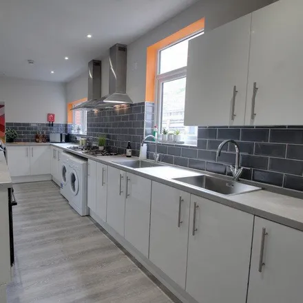 Rent this 1 bed house on Dee's Florist in Winchester Avenue, Leicester