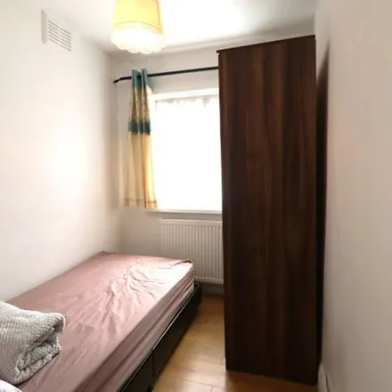 Image 2 - Chadville Gardens, London, RM6 5TX, United Kingdom - Apartment for rent
