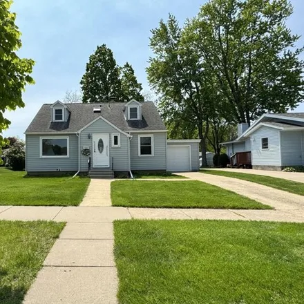 Buy this 3 bed house on 539 South 4th Street in La Crescent, MN 55947