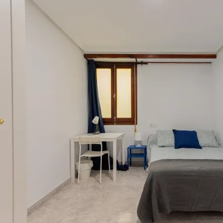 Rent this 7 bed room on Carrer de Santa Rosa in 20, 46021 Valencia