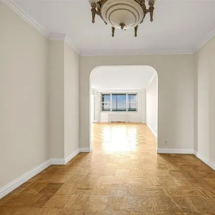 Image 3 - Gerard Towers, 70-25 Yellowstone Boulevard, New York, NY 11375, USA - Apartment for sale