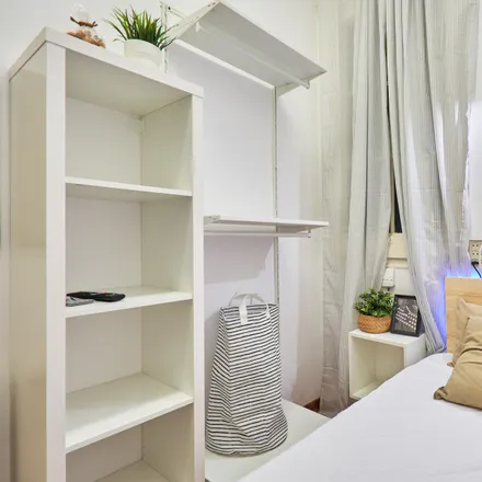 Rent this 5 bed room on Carrer de Roger de Flor in 93, 08013 Barcelona