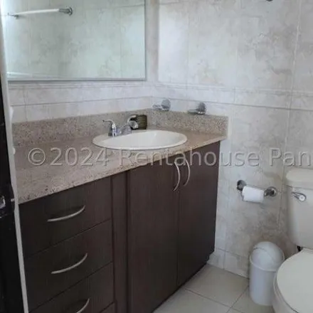 Rent this 3 bed house on Panamá