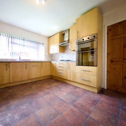 Image 4 - 23 The Ghyll, Kirklees, HD2 2FE, United Kingdom - House for rent