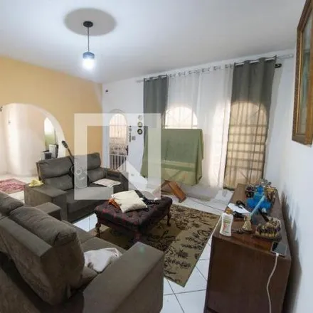 Rent this 6 bed house on Rua Quinze de Novembro in Centro, Taubaté - SP