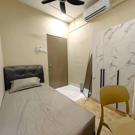 Rent this 1 bed apartment on Bright Hotel in Jalan SS 7/26, SS7