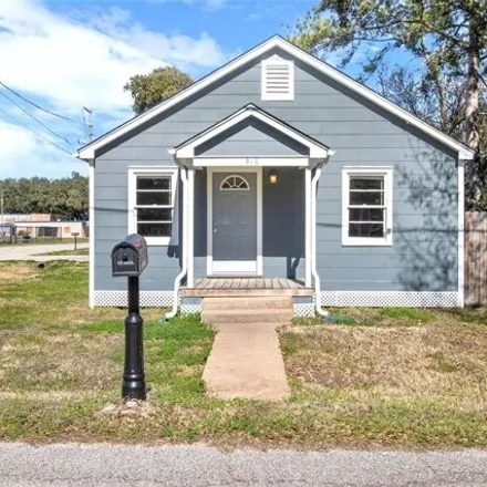 Buy this 4 bed house on 990 West Lang Street in Alvin, TX 77511