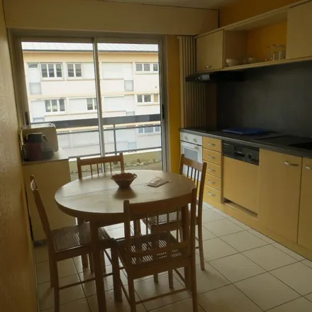 Image 5 - 10 Place Sully, 63400 Chamalières, France - Apartment for rent