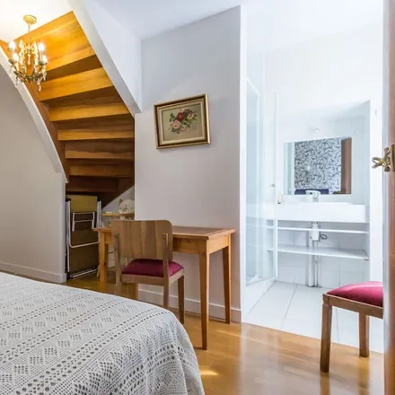 Rent this 5 bed townhouse on 44440 Joué-sur-Erdre