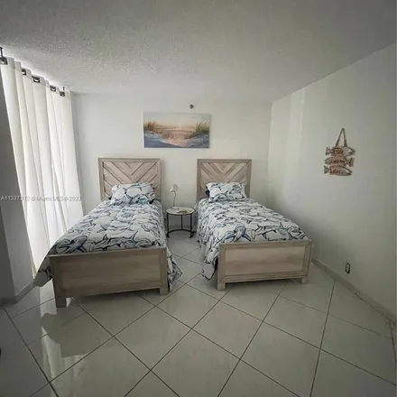 Image 5 - The Sterling Condos, 6767 Collins Avenue, Atlantic Heights, Miami Beach, FL 33141, USA - Apartment for rent