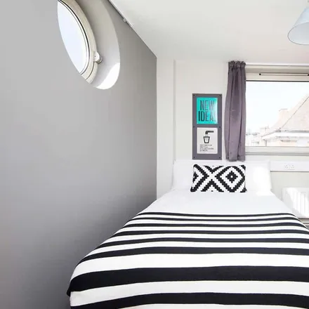 Rent this studio room on East Central House in 115 Lever Street, London