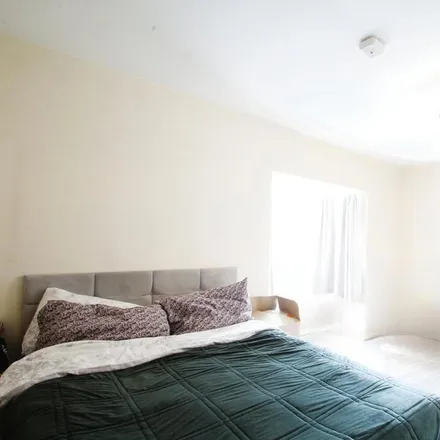 Image 2 - Knowles Close, London, UB7 8LY, United Kingdom - Apartment for rent