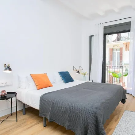 Rent this 3 bed room on Carrer del Poeta Cabanyes in 40, 08004 Barcelona