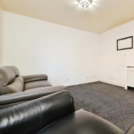 Image 3 - Dyke Street, Glasgow, G69 6DU, United Kingdom - Apartment for sale