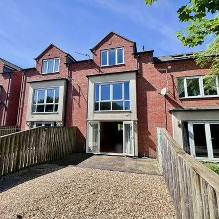 Rent this 4 bed apartment on 8 Wichal Close in Nottingham, NG5 6BF