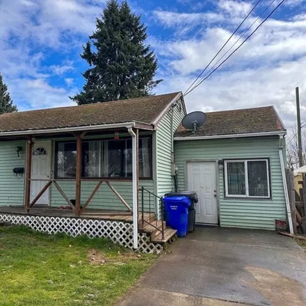 Buy this 3 bed house on 175 West Gloucester Street in Oregon City, OR 97027